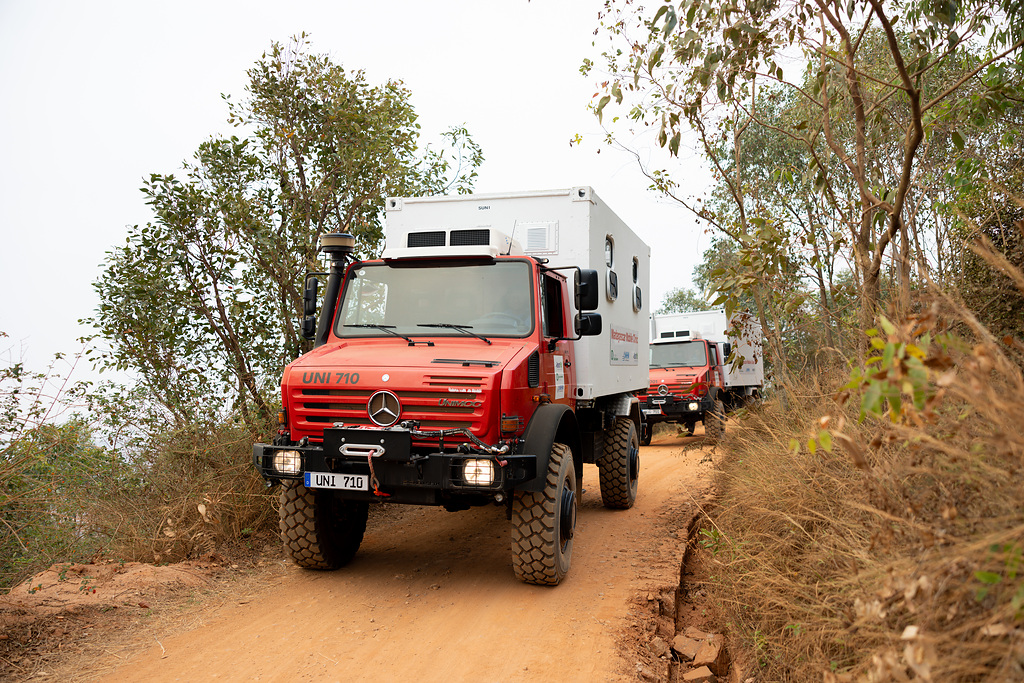 Zwei Unimog U 5000 F r Neues Hilfsprojekt Der DEICHMANN Stiftung 